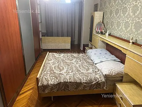 Satılır 4 otaqlı köhnə tikili 115 m²