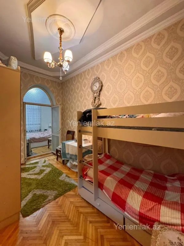 Satılır 3 otaqlı köhnə tikili 70 m²