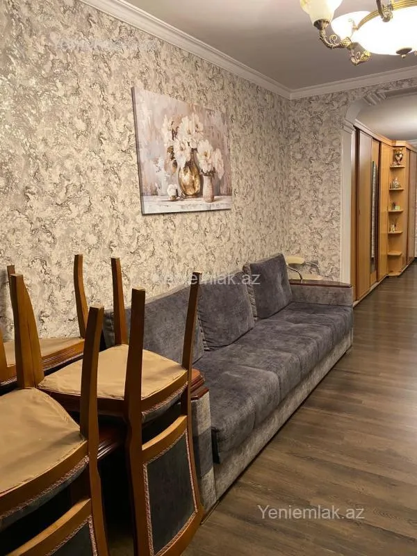 Satılır 4 otaqlı köhnə tikili 110 m²