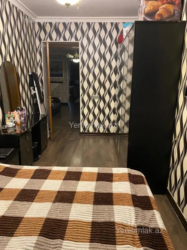Satılır 4 otaqlı köhnə tikili 110 m²
