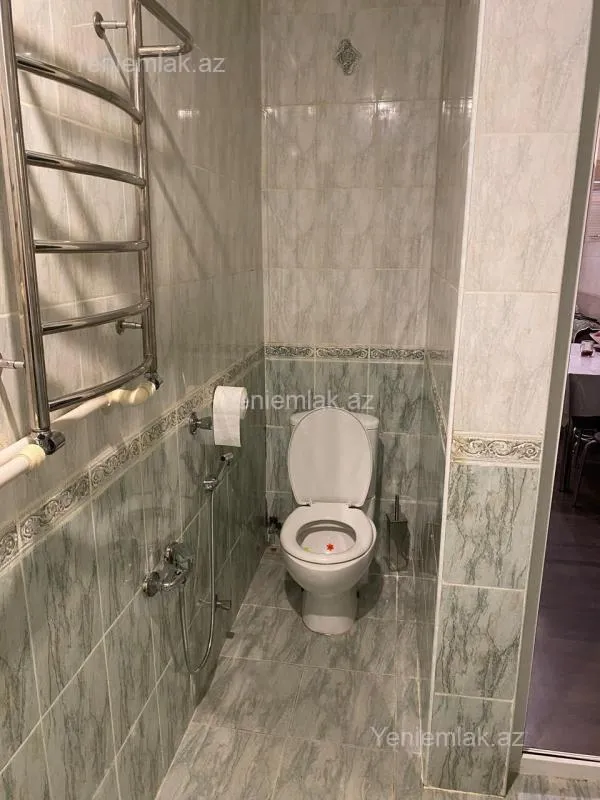 Satılır 4 otaqlı köhnə tikili 110 m²