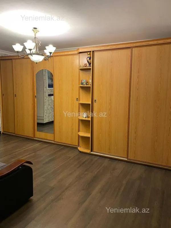 Satılır 4 otaqlı köhnə tikili 110 m²