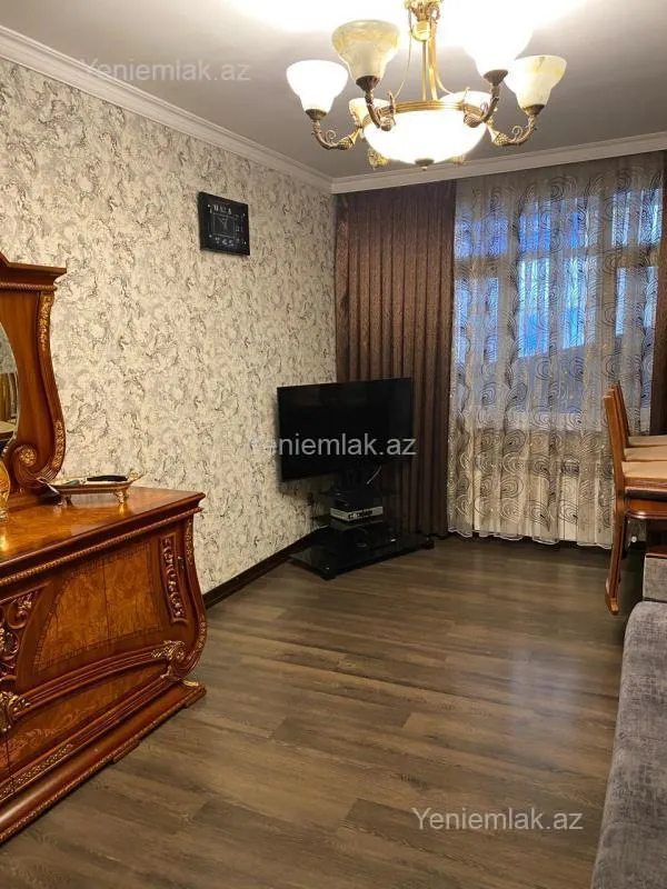Satılır 4 otaqlı köhnə tikili 110 m²