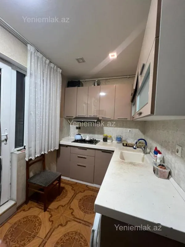 Satılır 2 otaqlı köhnə tikili 60 m²