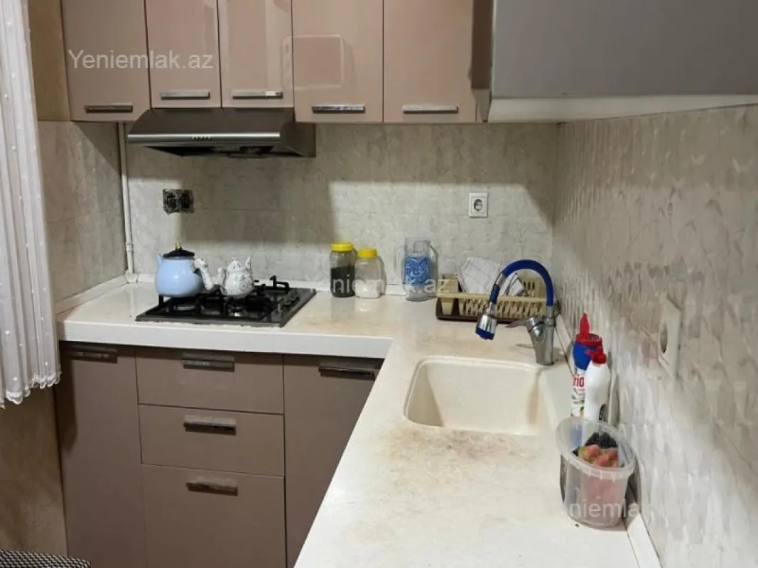 Satılır 2 otaqlı köhnə tikili 60 m²