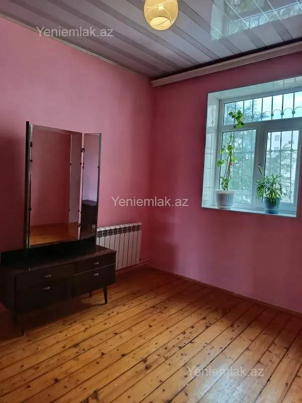 Satılır 3 otaqlı köhnə tikili 74 m²