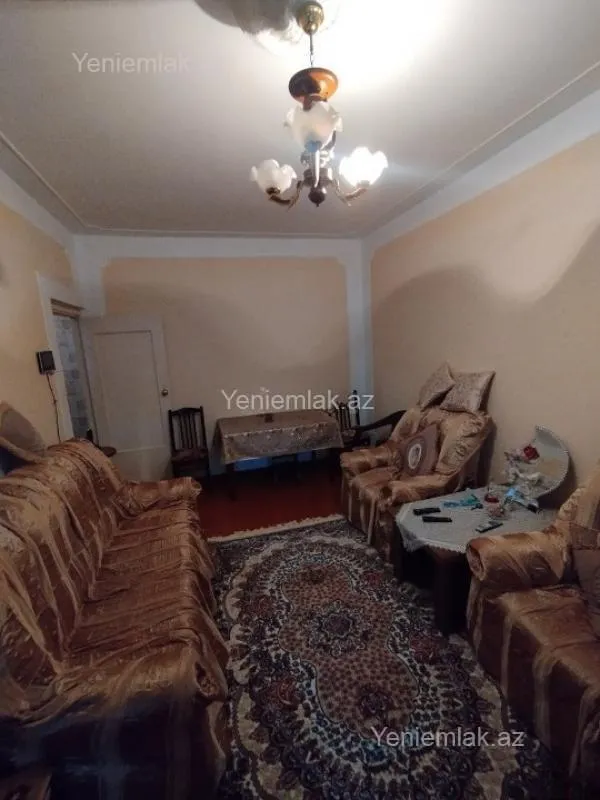 Satılır 2 otaqlı köhnə tikili 50 m²