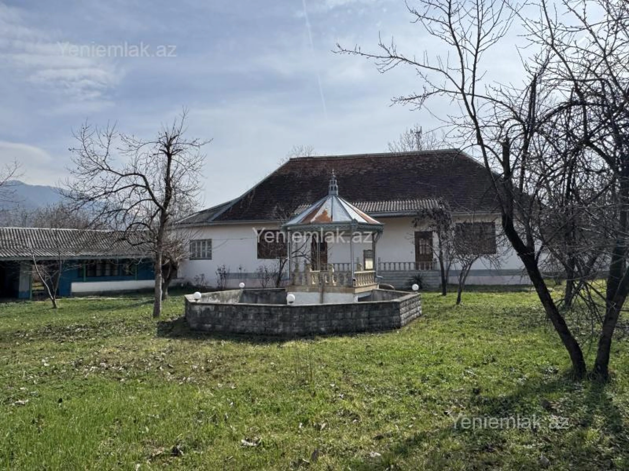 Satılır 5 otaqlı həyət evi 140 m²