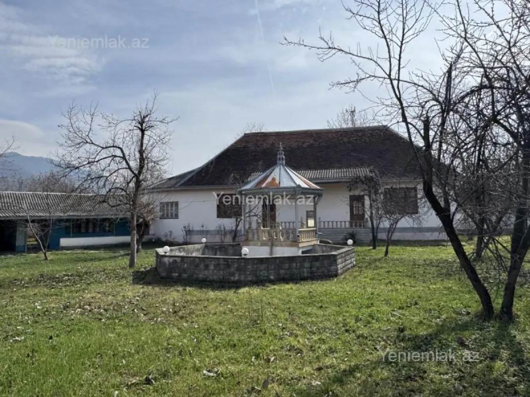 Satılır 5 otaqlı həyət evi 140 m²