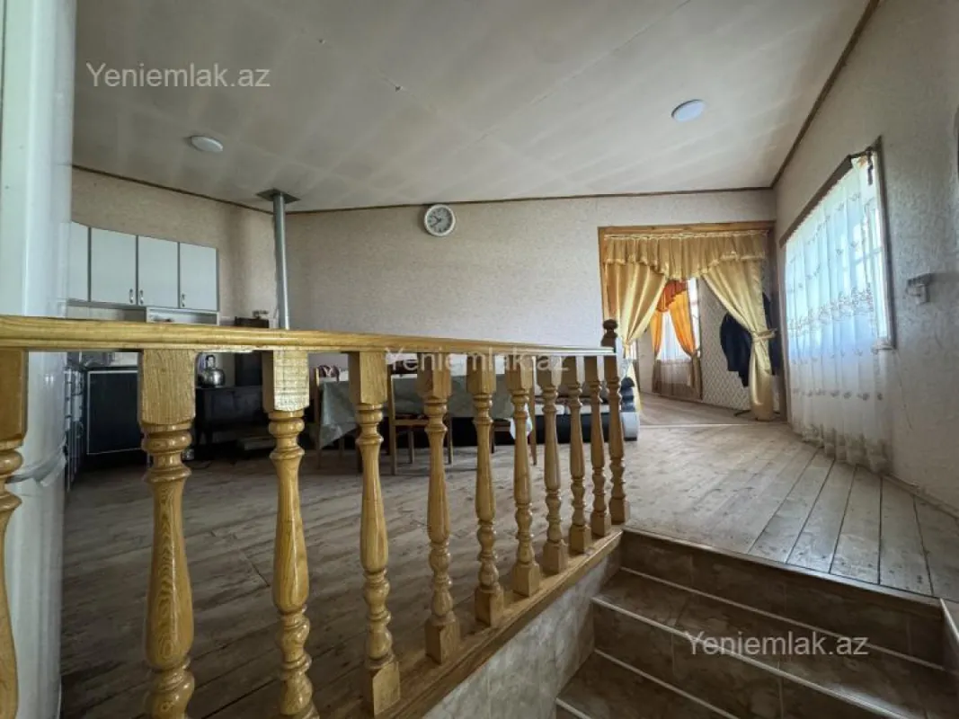 Satılır 5 otaqlı həyət evi 140 m²