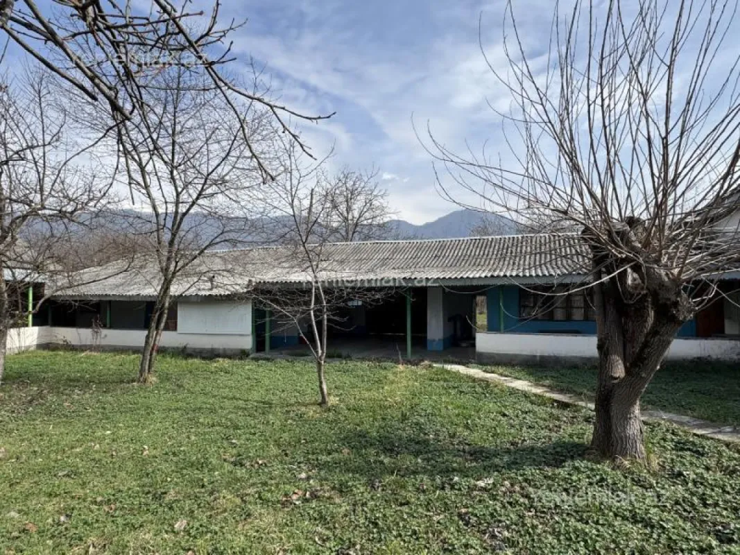 Satılır 5 otaqlı həyət evi 140 m²