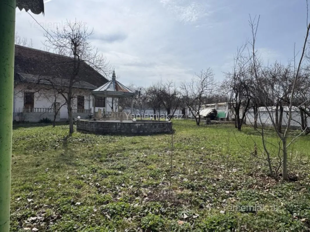 Satılır 5 otaqlı həyət evi 140 m²