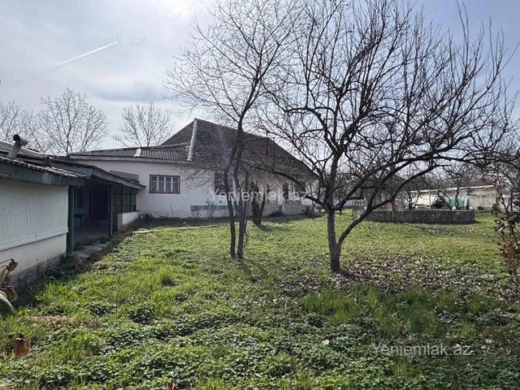 Satılır 5 otaqlı həyət evi 140 m²