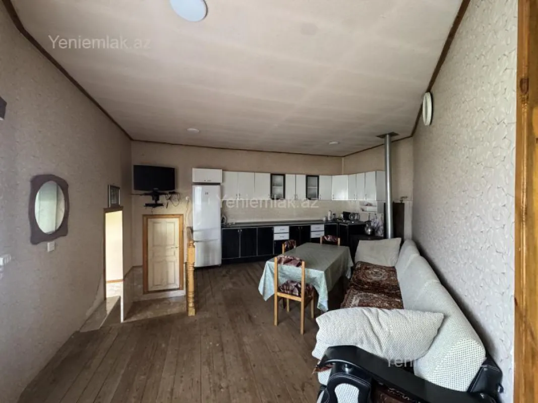 Satılır 5 otaqlı həyət evi 140 m²