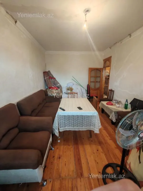 Satılır 2 otaqlı köhnə tikili 60 m²