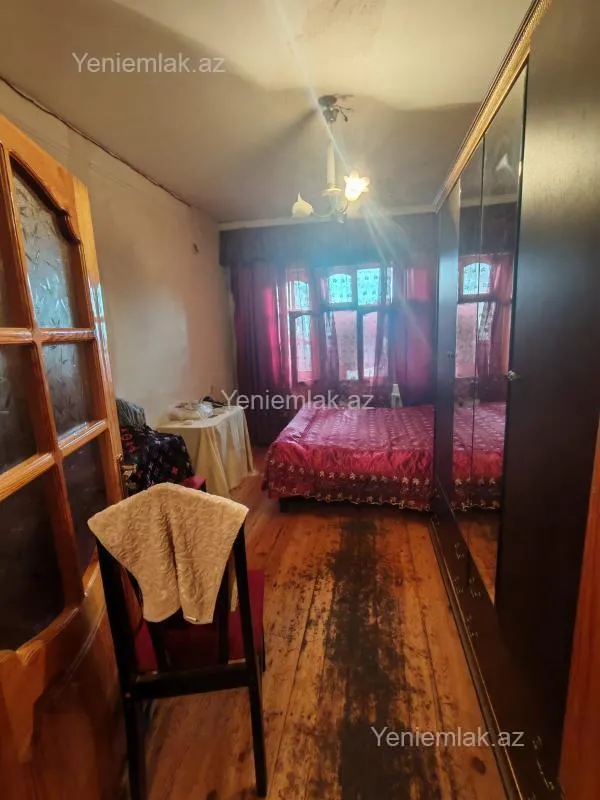 Satılır 2 otaqlı köhnə tikili 60 m²