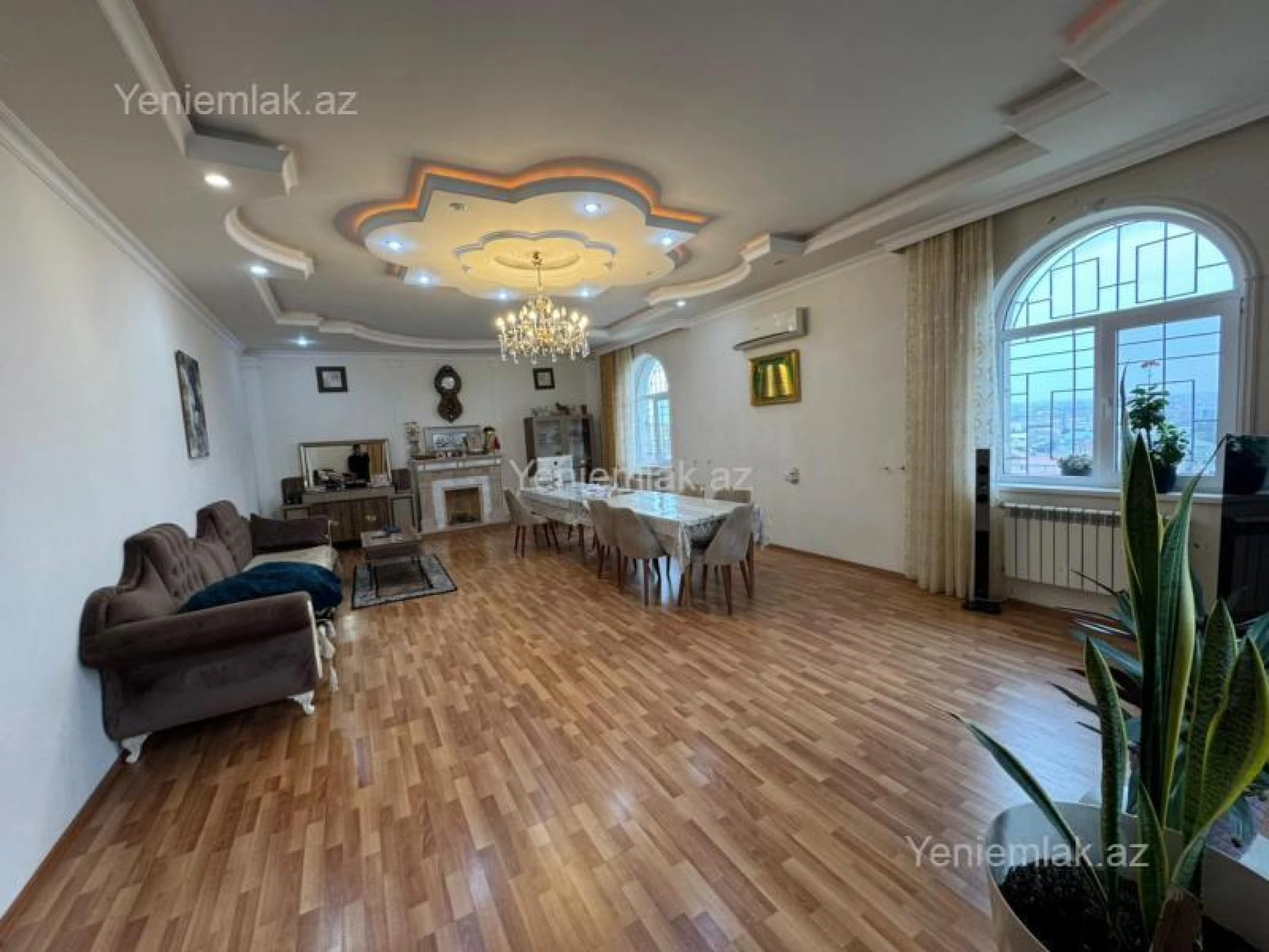 Satılır 8 otaqlı həyət evi 600 m²