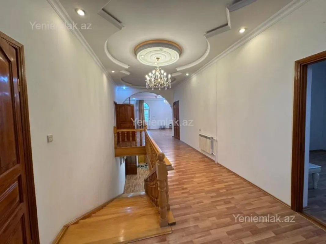 Satılır 8 otaqlı həyət evi 600 m²
