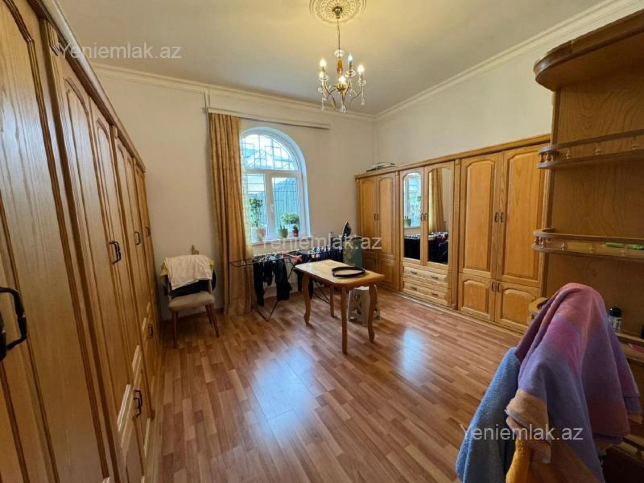 Satılır 8 otaqlı həyət evi 600 m²