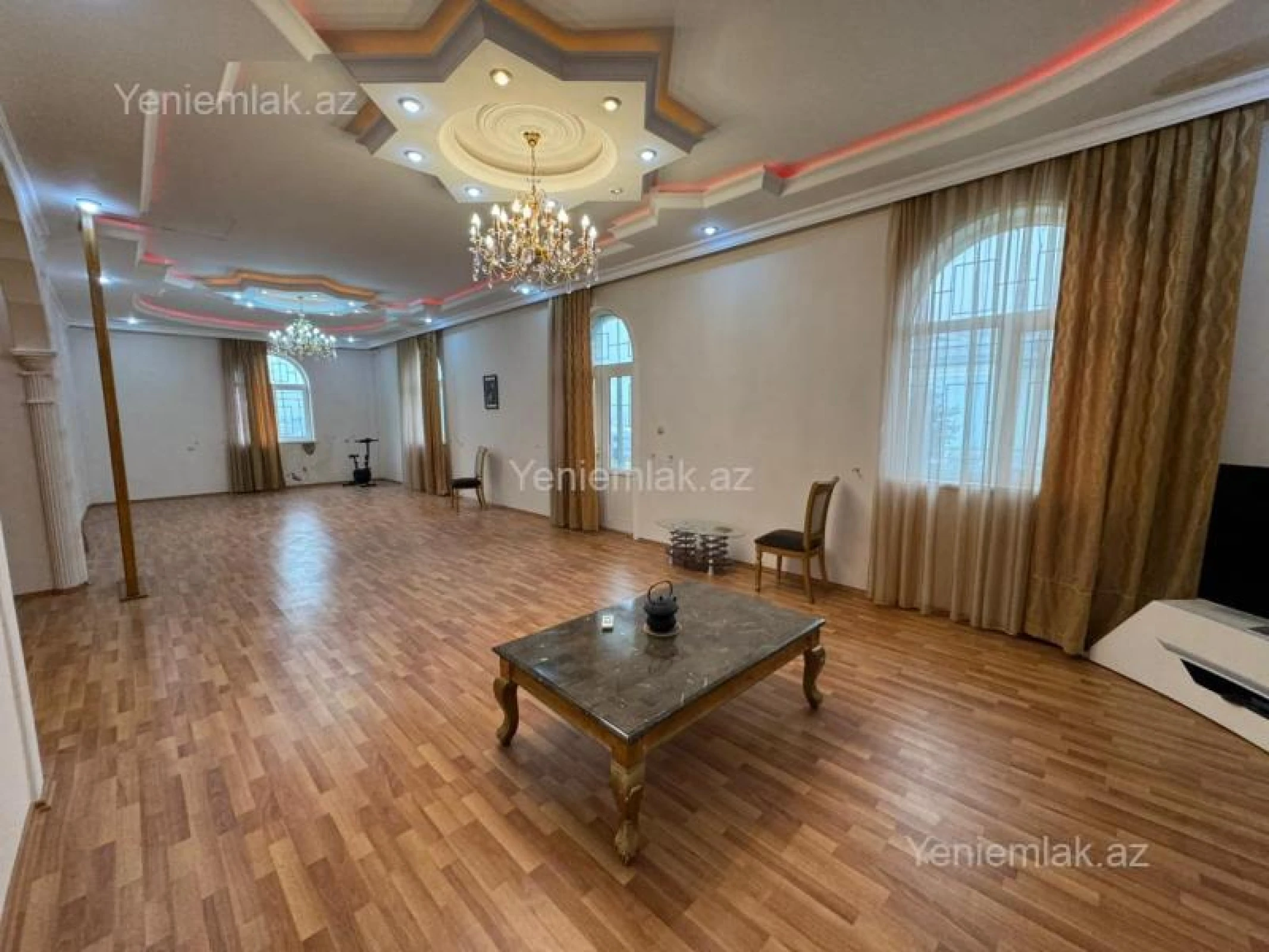 Satılır 8 otaqlı həyət evi 600 m²