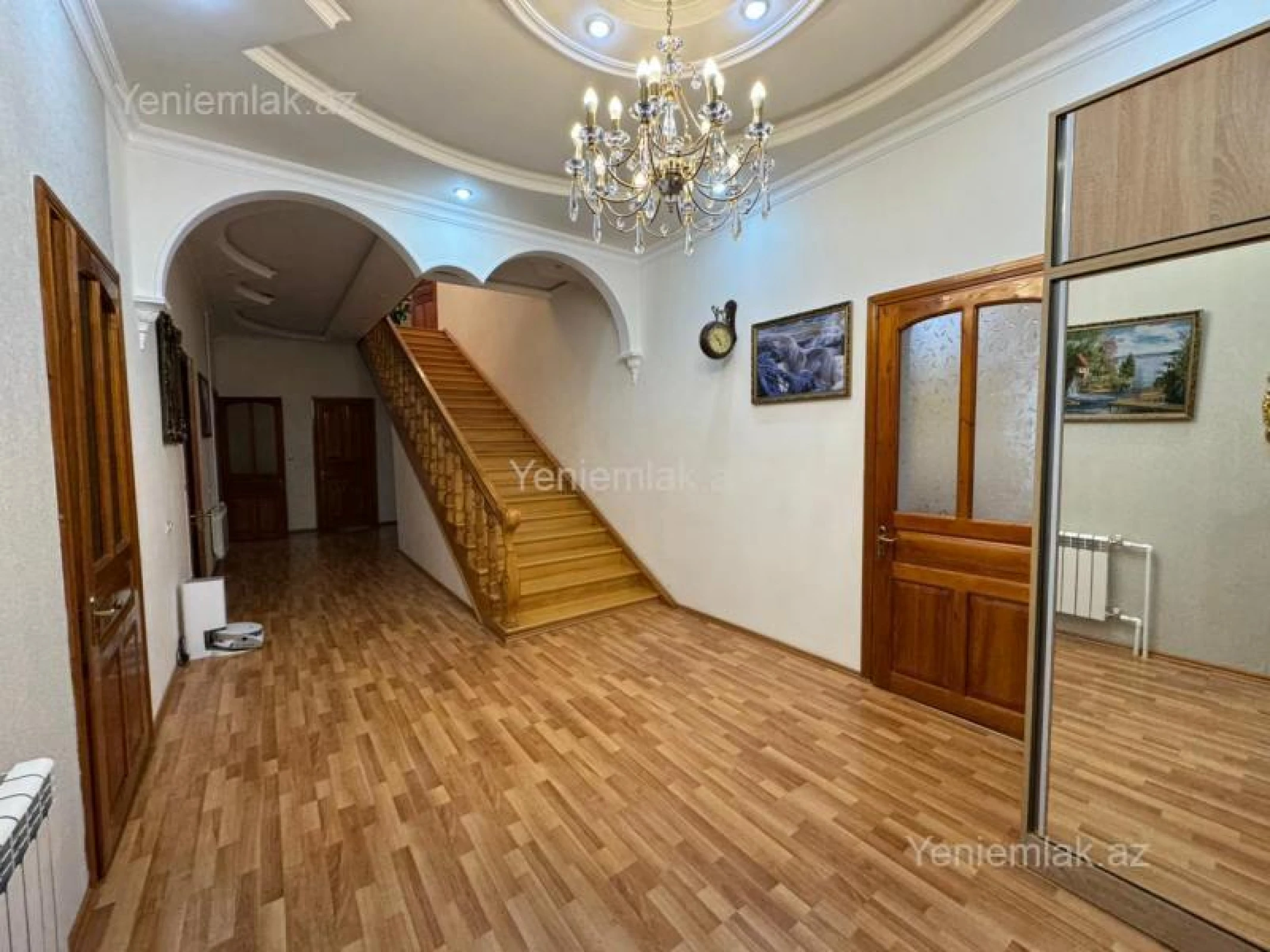 Satılır 8 otaqlı həyət evi 600 m²