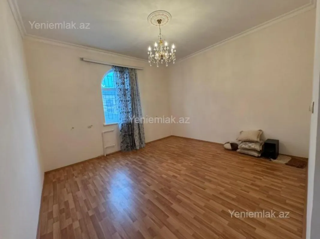 Satılır 8 otaqlı həyət evi 600 m²