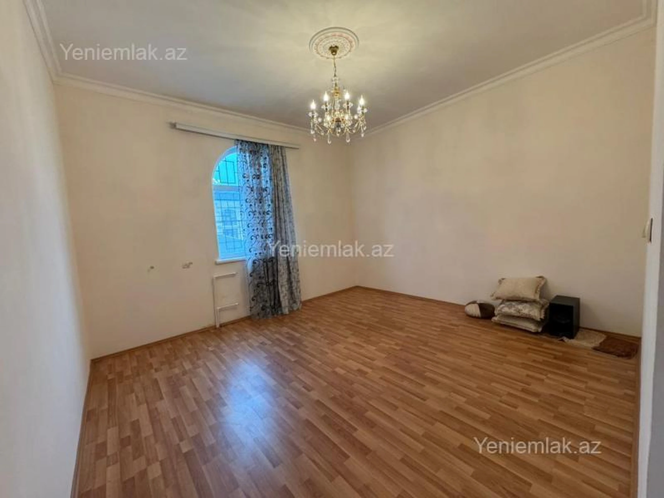 Satılır 8 otaqlı həyət evi 600 m²