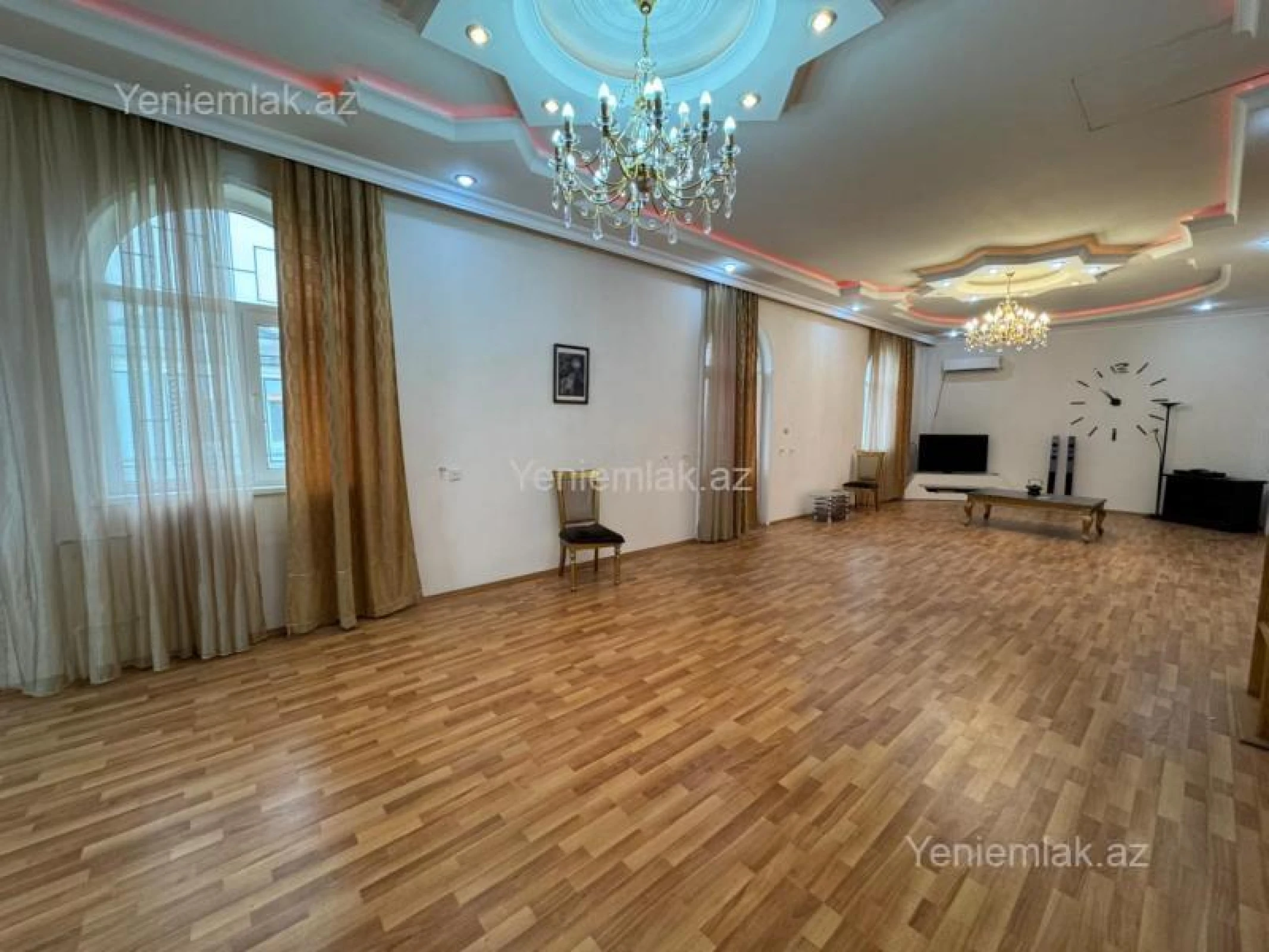 Satılır 8 otaqlı həyət evi 600 m²