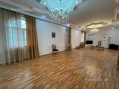 Satılır 8 otaqlı həyət evi 600 m²