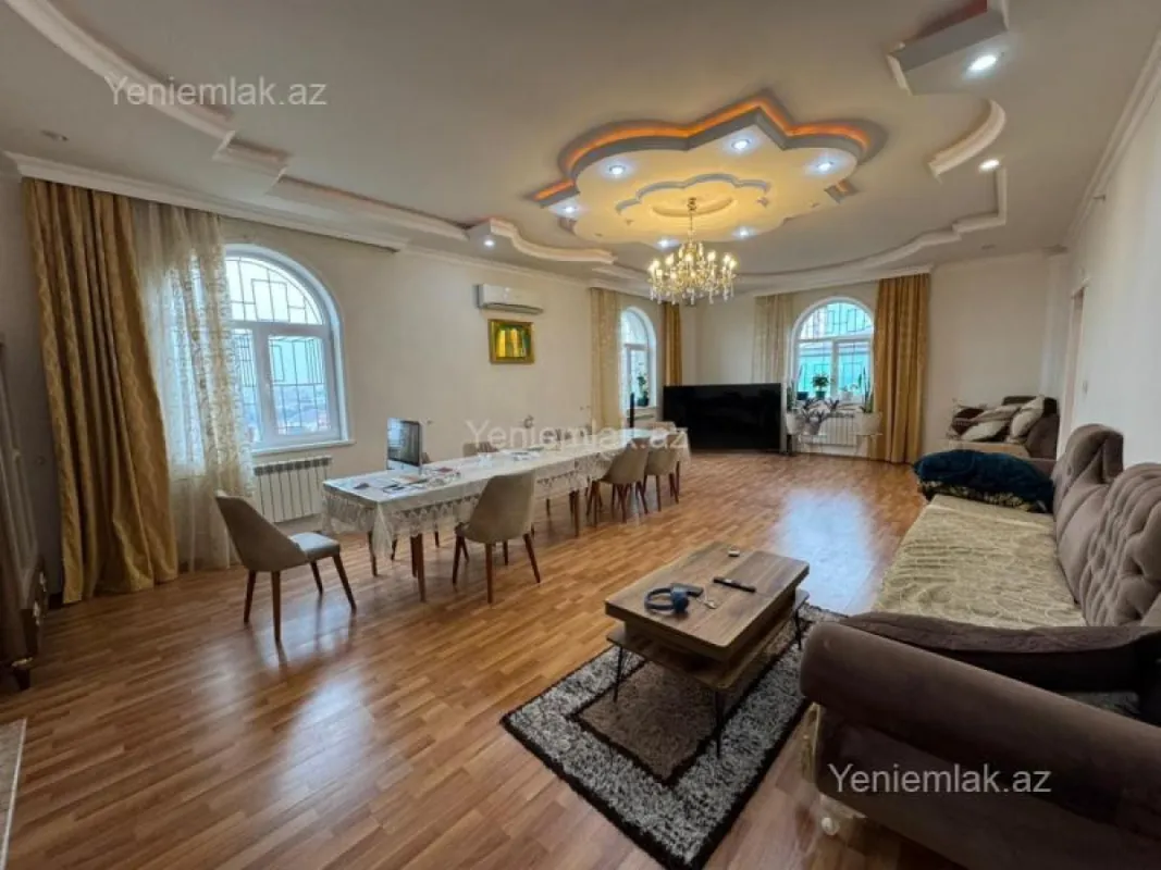 Satılır 8 otaqlı həyət evi 600 m²