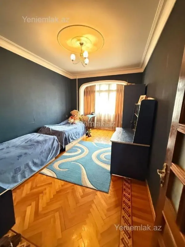 Satılır 3 otaqlı köhnə tikili 90 m²