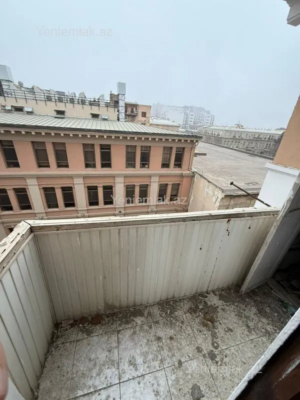 Satılır 3 otaqlı köhnə tikili 100 m²