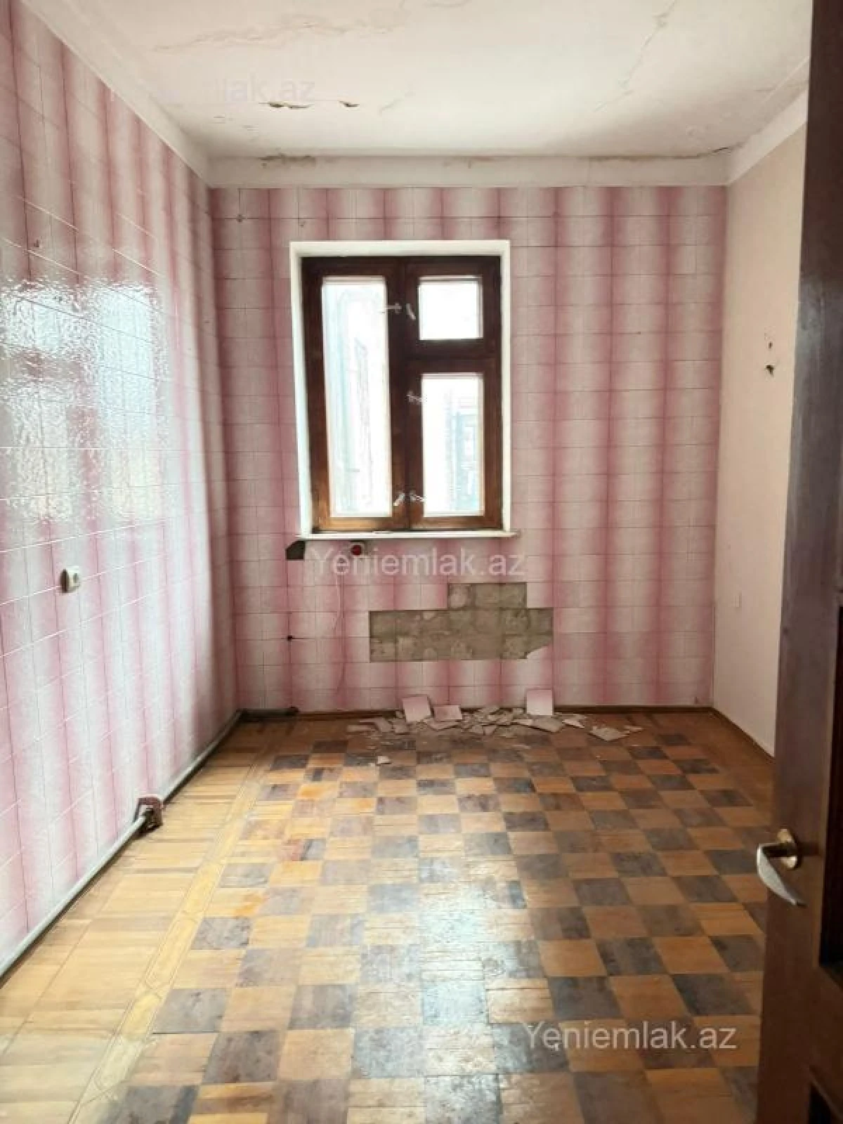 Satılır 3 otaqlı köhnə tikili 100 m²