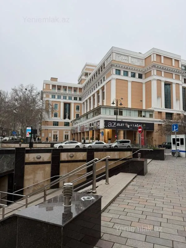 Satılır 3 otaqlı köhnə tikili 100 m²