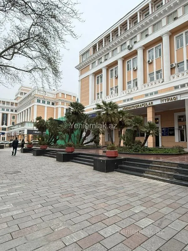 Satılır 3 otaqlı köhnə tikili 100 m²