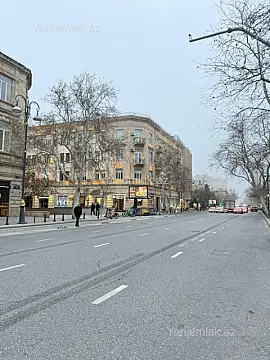 Satılır 3 otaqlı köhnə tikili 100 m²