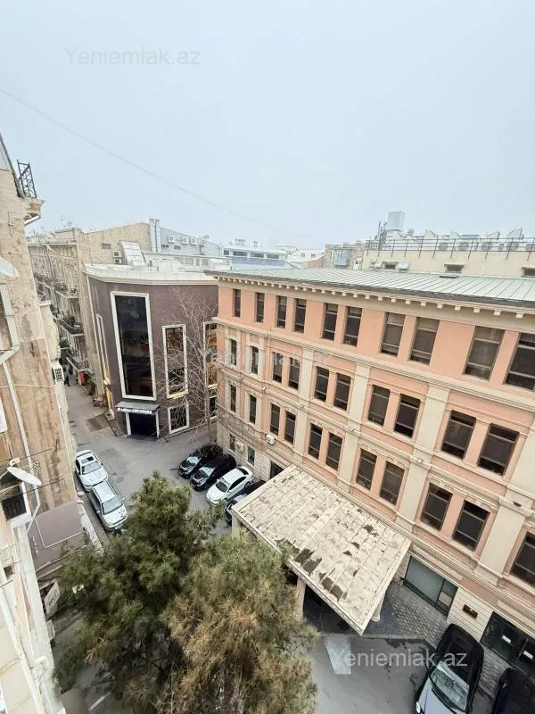 Satılır 3 otaqlı köhnə tikili 100 m²