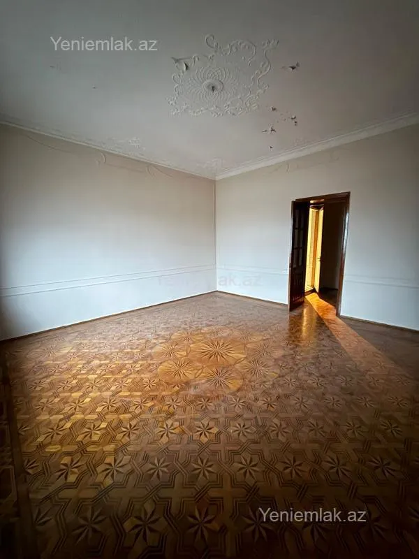 Satılır 3 otaqlı köhnə tikili 100 m²