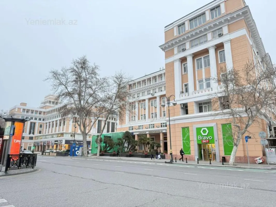 Satılır 3 otaqlı köhnə tikili 100 m²