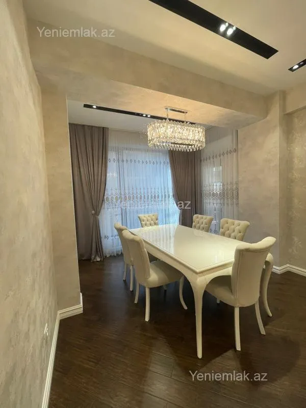 Satılır 3 otaqlı yeni tikili 130 m²