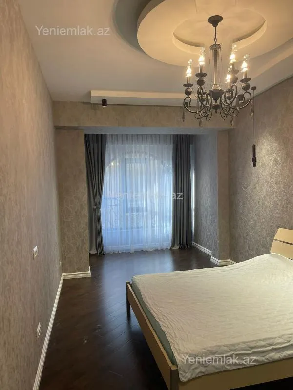 Satılır 3 otaqlı yeni tikili 130 m²
