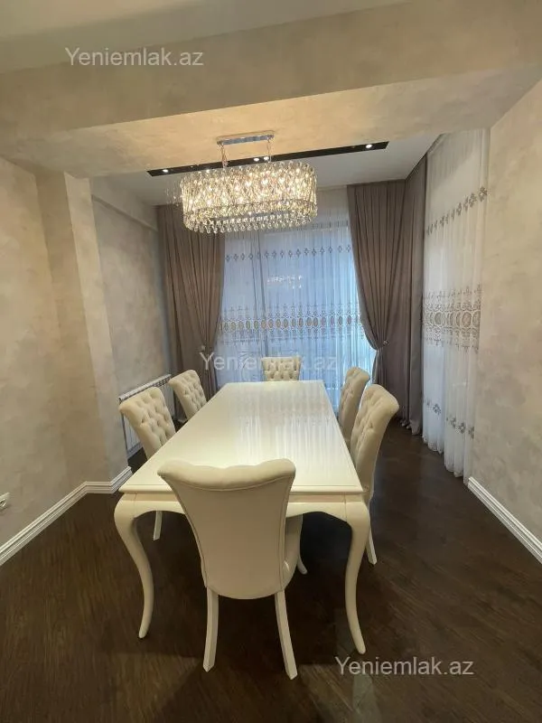 Satılır 3 otaqlı yeni tikili 130 m²
