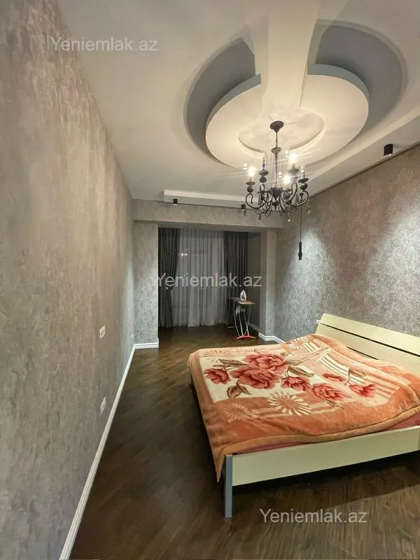 Satılır 3 otaqlı yeni tikili 130 m²