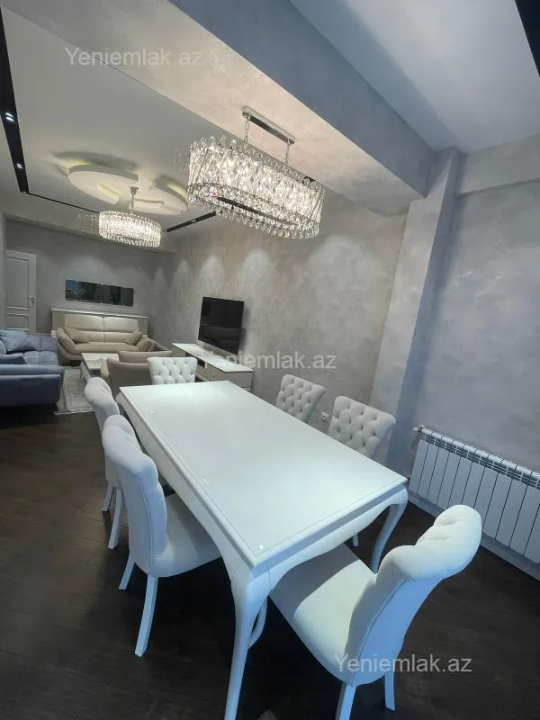 Satılır 3 otaqlı yeni tikili 130 m²