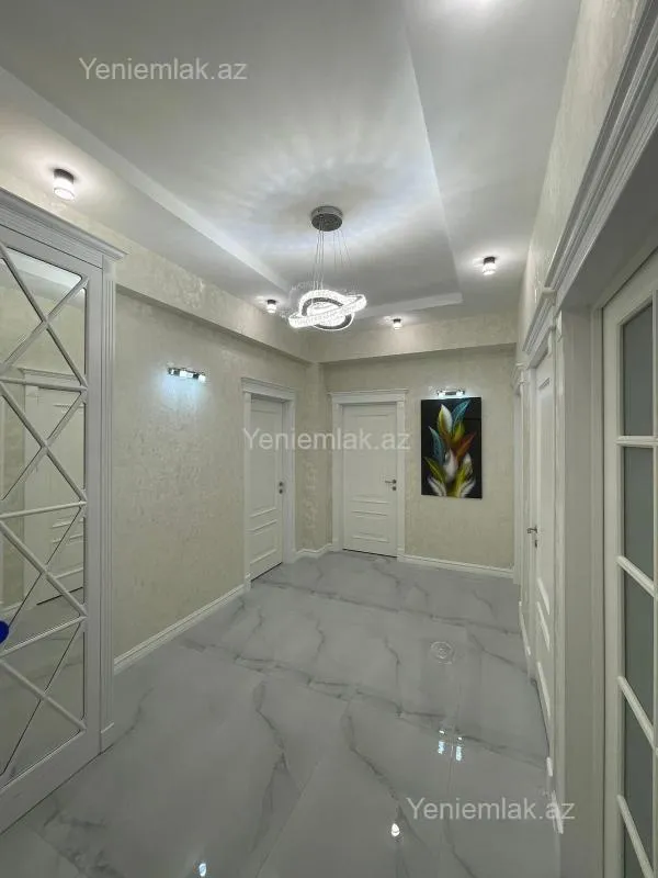 Satılır 3 otaqlı yeni tikili 130 m²