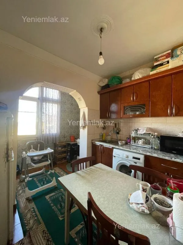 Satılır 3 otaqlı köhnə tikili 90 m²