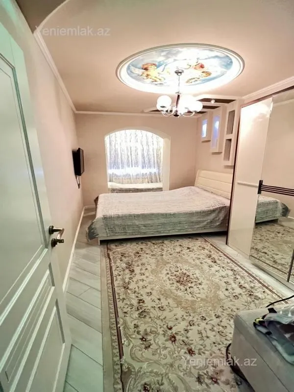 Satılır 3 otaqlı köhnə tikili 100 m²