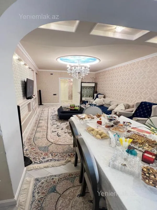 Satılır 3 otaqlı köhnə tikili 100 m²