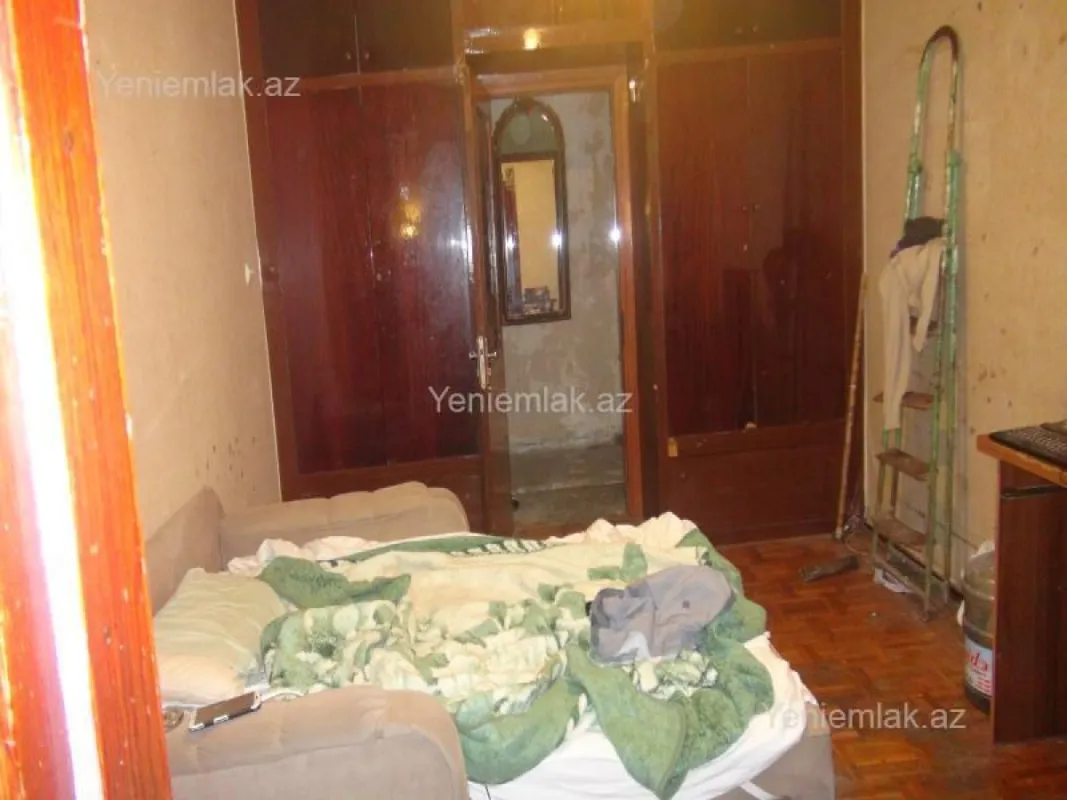 Satılır 2 otaqlı köhnə tikili 65 m²