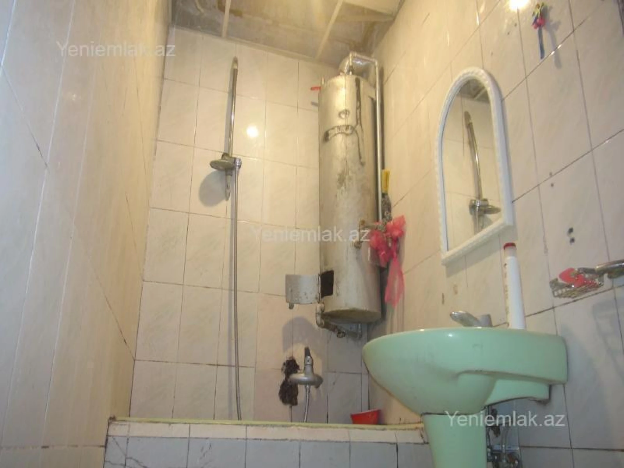 Satılır 2 otaqlı köhnə tikili 65 m²
